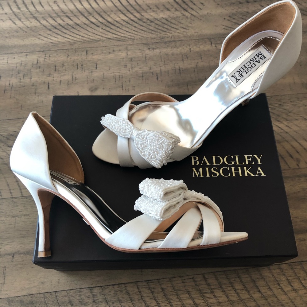 Badgley Mischka Vita Peep Toe Pump